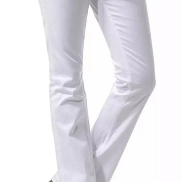 Marilyn jeans. Size 33. New. Isabella Oliver.